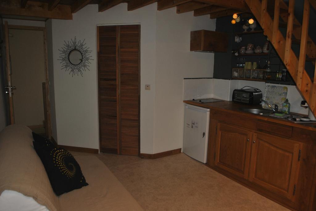 Celinie'S Guest House Gerin Buitenkant foto